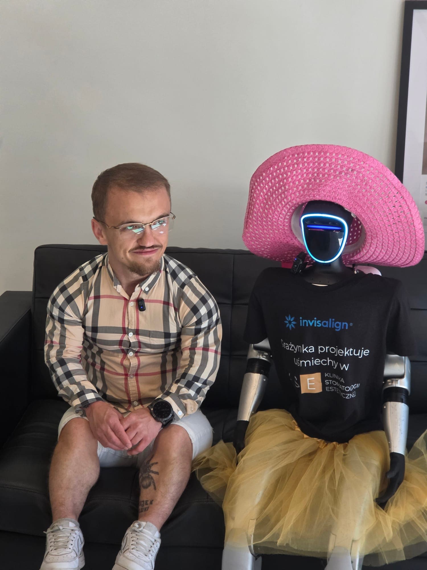 KSE / Invisalign — Dzień otwarty nowoczesnej kliniki stomatologicznej. Wraz z Mini Majkiem robot wspierał komunikację marki i angażował odwiedzających w rozmowy oraz interakcje.