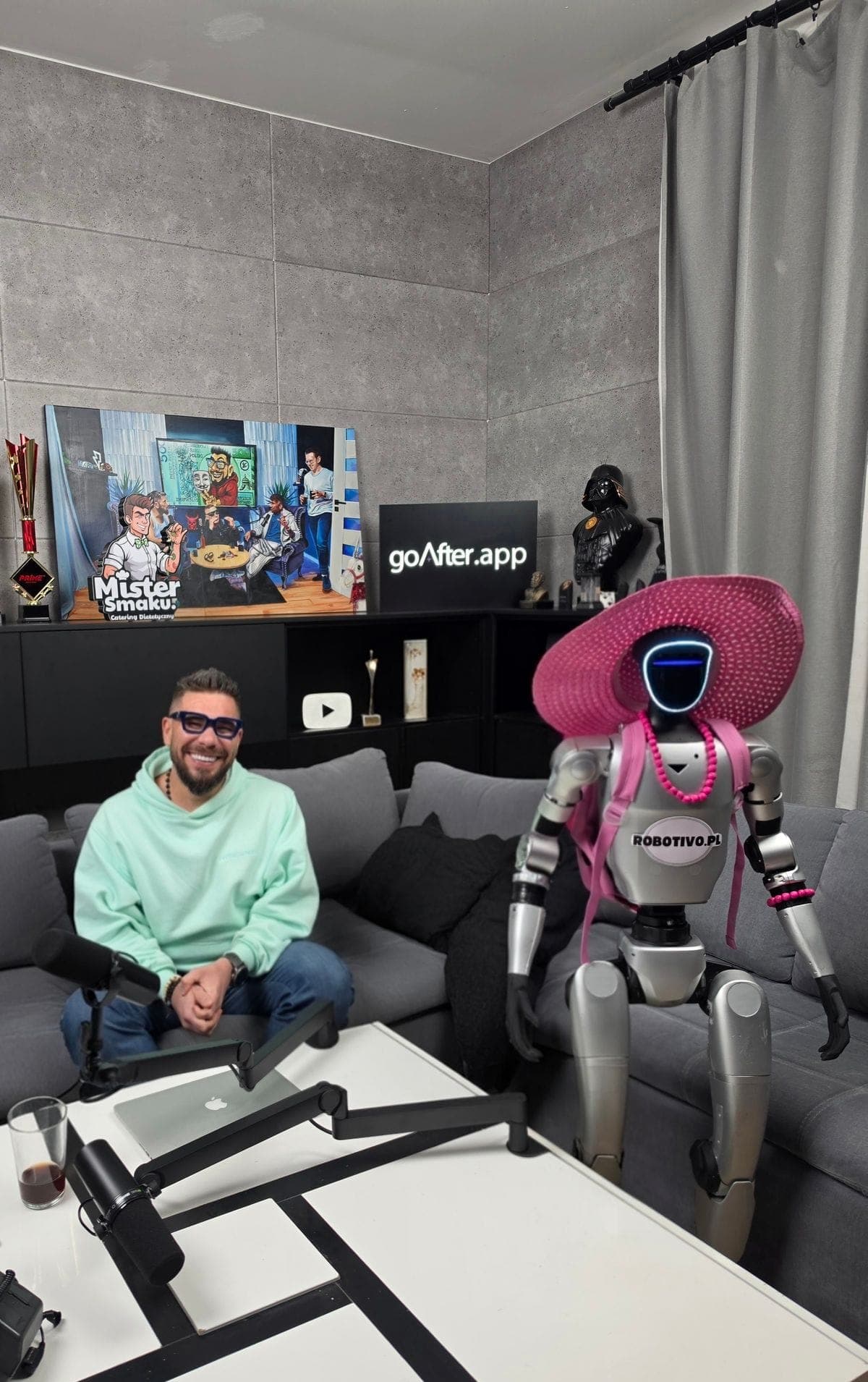 Szalony Reporter — Robot wystąpił w roli rozmówcy podczas wywiadu na kanale YouTube. Naturalna konwersacja i sztuczna inteligencja stworzyły wyjątkowy format materiału.